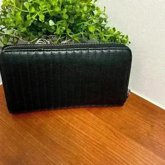 Adrienne Vittadini Studio Zip Around Black Wallet - Picture 6 of 11